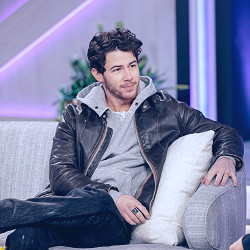 Nick Jonas Discusses Childhood Chuck E. Cheese Commercial